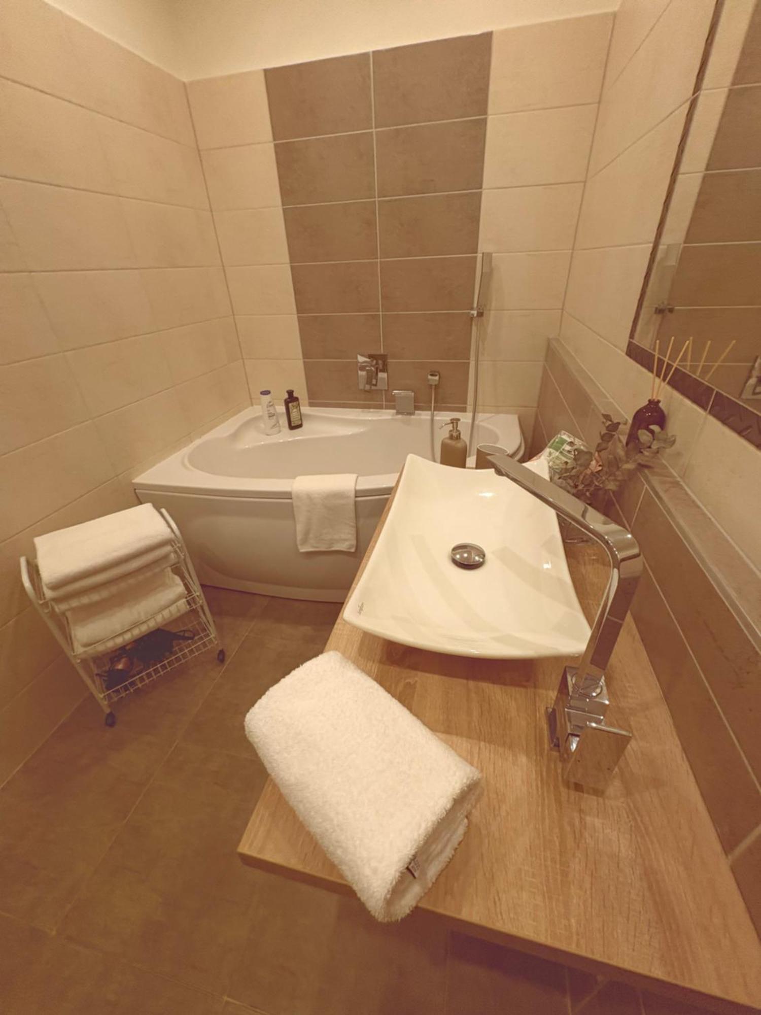 אוסטרבה Trio Apartments מראה חיצוני תמונה